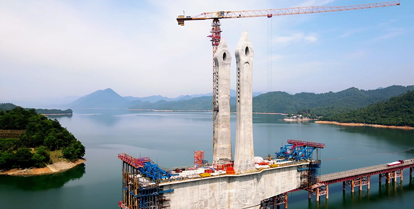Construction Taiping Lake Bridge Project