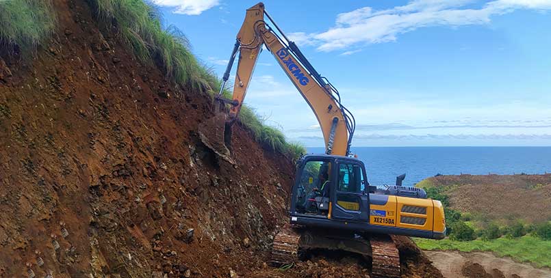 XE215DA laterite-nickel mine construction