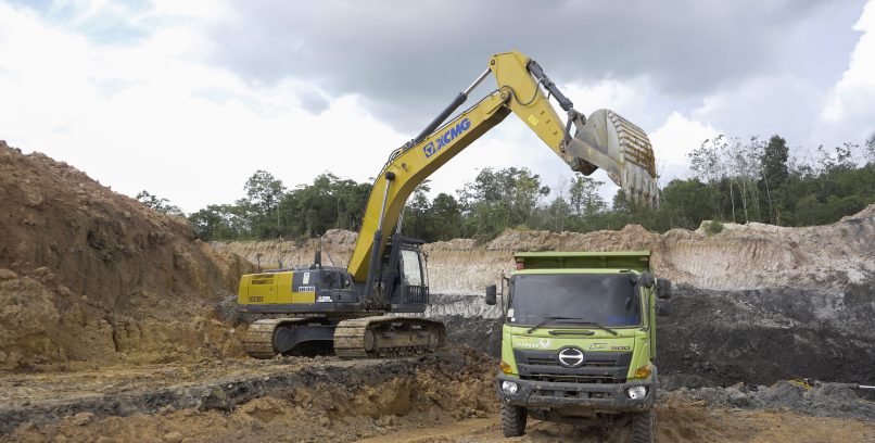 XE370CA Mining Site Construction in Indonesia 03